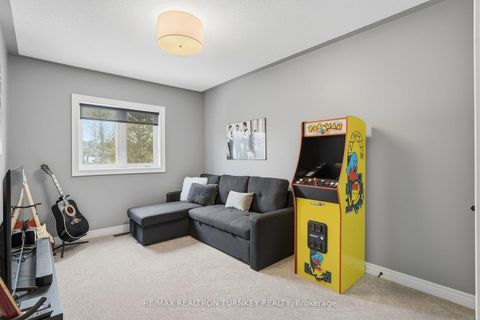 Photo 21 at 228 Sawmill Valley Drive, Summerhill Estates, Newmarket