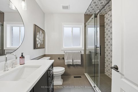 Photo 24 at 228 Sawmill Valley Drive, Summerhill Estates, Newmarket