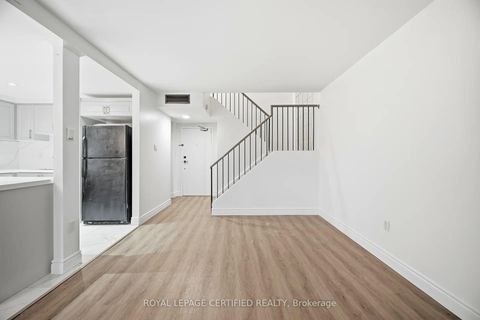 Photo 8 at 112 - 2645 Jane Street, Jane Heights, Toronto