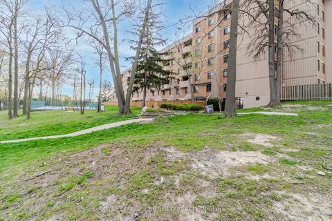 Photo 42 at 112 - 2645 Jane Street, Jane Heights, Toronto