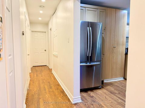 Photo 3 at 272 Conestoga Avenue, Harding, Richmond Hill