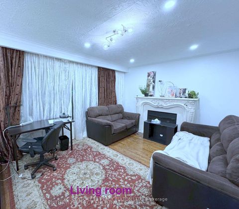 Photo 5 at 272 Conestoga Avenue, Harding, Richmond Hill