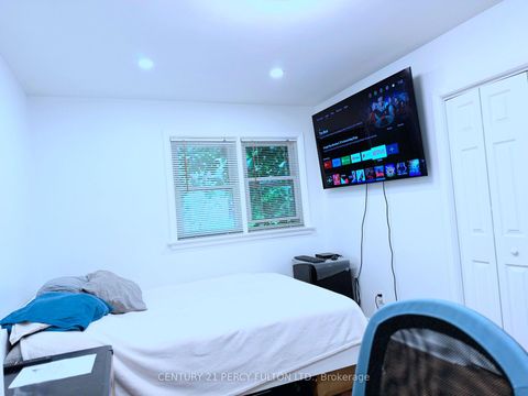 Photo 13 at 272 Conestoga Avenue, Harding, Richmond Hill