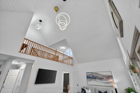 Photo 11 at 26 Elm Grove Avenue, Oak Ridges, Richmond Hill