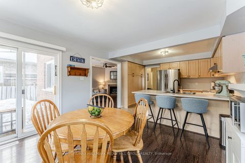 Photo 2 at 26 Kenwell Crescent, Holly, Barrie