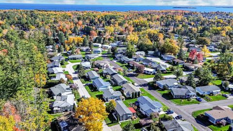 Photo 1 at 15 Riverview Circle, Rural Innisfil, Innisfil