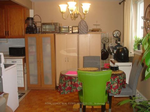 Photo 2 at 101 - 57 Neptune Drive, Lawrence, Toronto