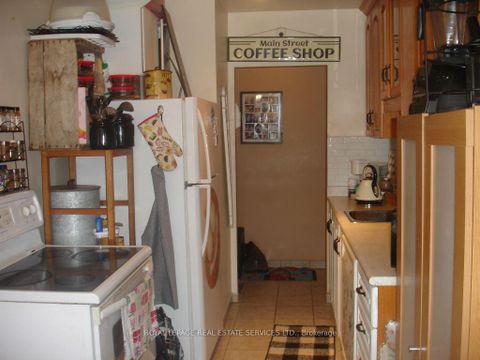 Photo 3 at 101 - 57 Neptune Drive, Lawrence, Toronto