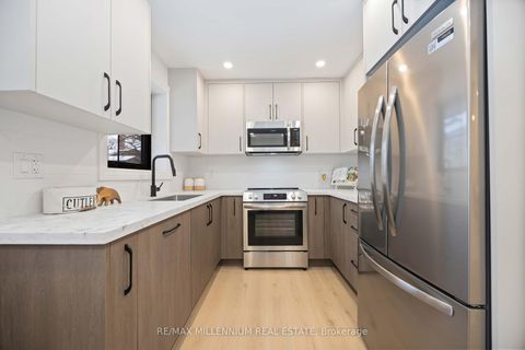 Photo 13 at 131 Applefield Drive, Bendale, Toronto