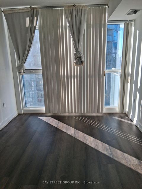 Photo 4 at 2011 - 15 Iceboat Terrace, Waterfront Communities C1, Toronto