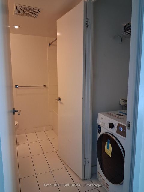 Photo 6 at 2011 - 15 Iceboat Terrace, Waterfront Communities C1, Toronto