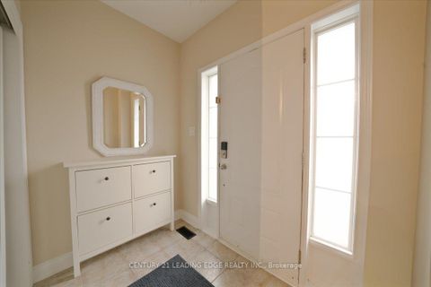 Photo 2 at 15 Coranto Way, Vellore Village, Vaughan