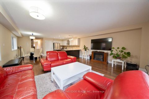 Photo 6 at 15 Coranto Way, Vellore Village, Vaughan