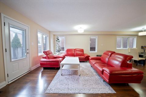 Photo 8 at 15 Coranto Way, Vellore Village, Vaughan