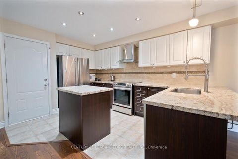 Photo 9 at 15 Coranto Way, Vellore Village, Vaughan
