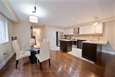 Photo 11 at 15 Coranto Way, Vellore Village, Vaughan