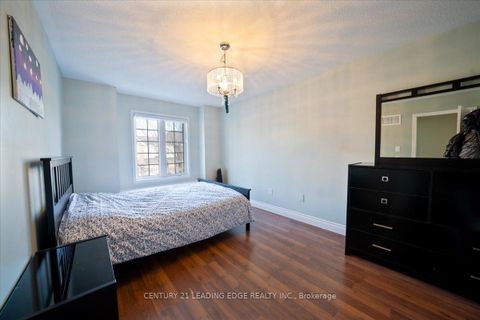 Photo 14 at 15 Coranto Way, Vellore Village, Vaughan