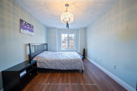 Photo 15 at 15 Coranto Way, Vellore Village, Vaughan