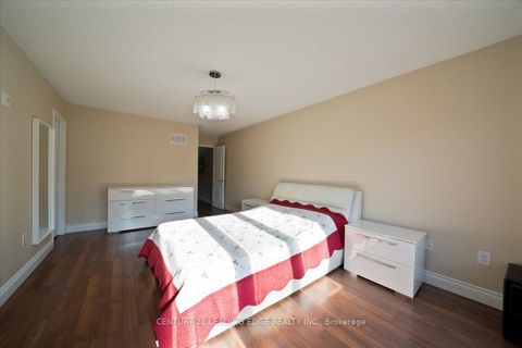 Photo 24 at 15 Coranto Way, Vellore Village, Vaughan