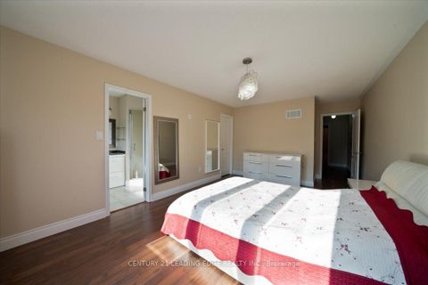 Photo 25 at 15 Coranto Way, Vellore Village, Vaughan
