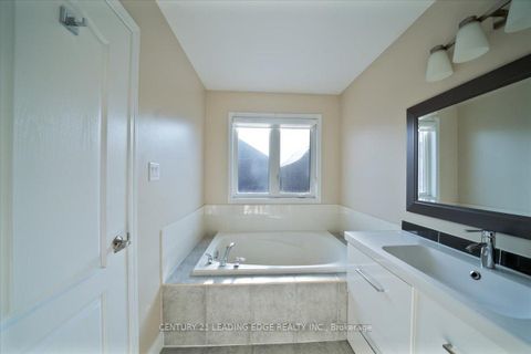 Photo 26 at 15 Coranto Way, Vellore Village, Vaughan