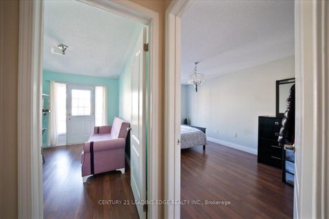 Photo 32 at 15 Coranto Way, Vellore Village, Vaughan