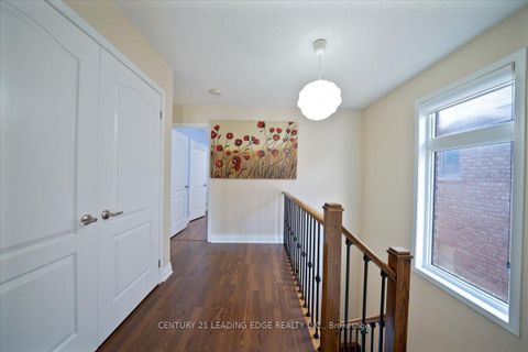Photo 34 at 15 Coranto Way, Vellore Village, Vaughan