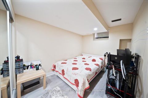 Photo 35 at 15 Coranto Way, Vellore Village, Vaughan