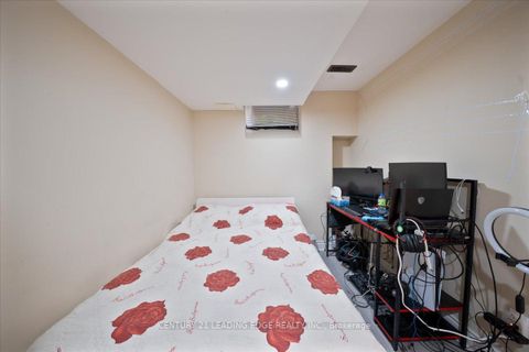 Photo 36 at 15 Coranto Way, Vellore Village, Vaughan