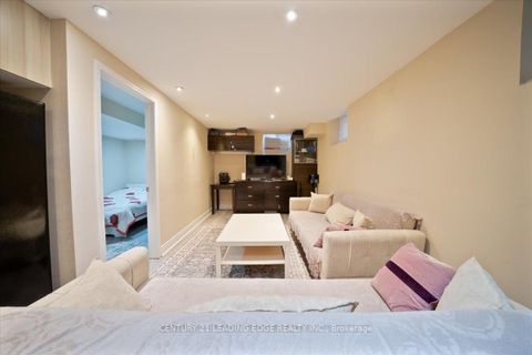 Photo 38 at 15 Coranto Way, Vellore Village, Vaughan