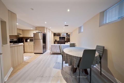Photo 44 at 15 Coranto Way, Vellore Village, Vaughan