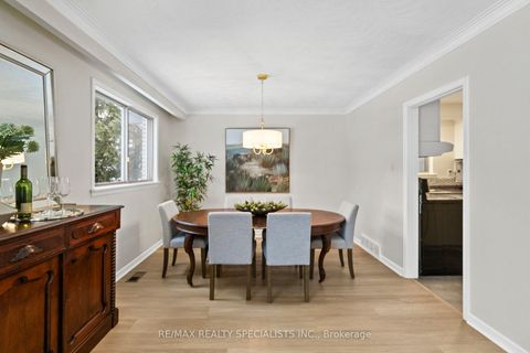 Photo 9 at 322 Parkview Avenue, Willowdale East, Toronto