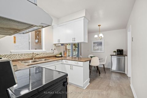 Photo 14 at 322 Parkview Avenue, Willowdale East, Toronto