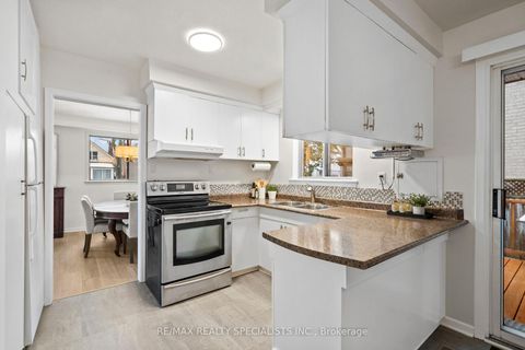 Photo 15 at 322 Parkview Avenue, Willowdale East, Toronto