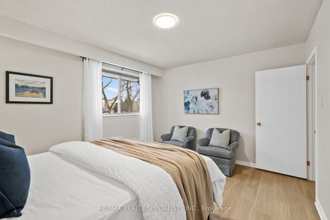 Photo 18 at 322 Parkview Avenue, Willowdale East, Toronto