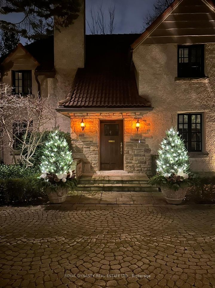 Photo 2 at 48 Old Yonge Street, York Mills, Toronto