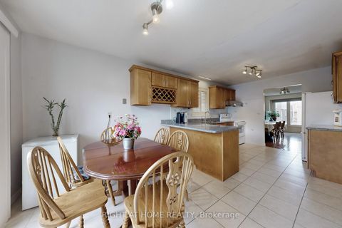 Photo 10 at 9 Festival Drive, Branson, Toronto