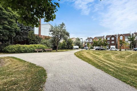 Photo 31 at 9 Festival Drive, Branson, Toronto