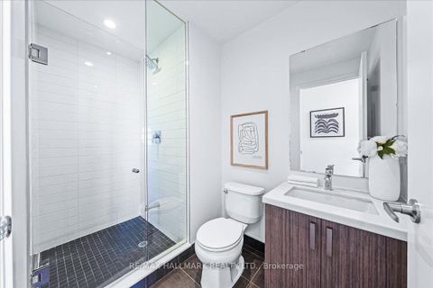 Photo 5 at 1811 - 501 St Clair Avenue W, Casa Loma, Toronto