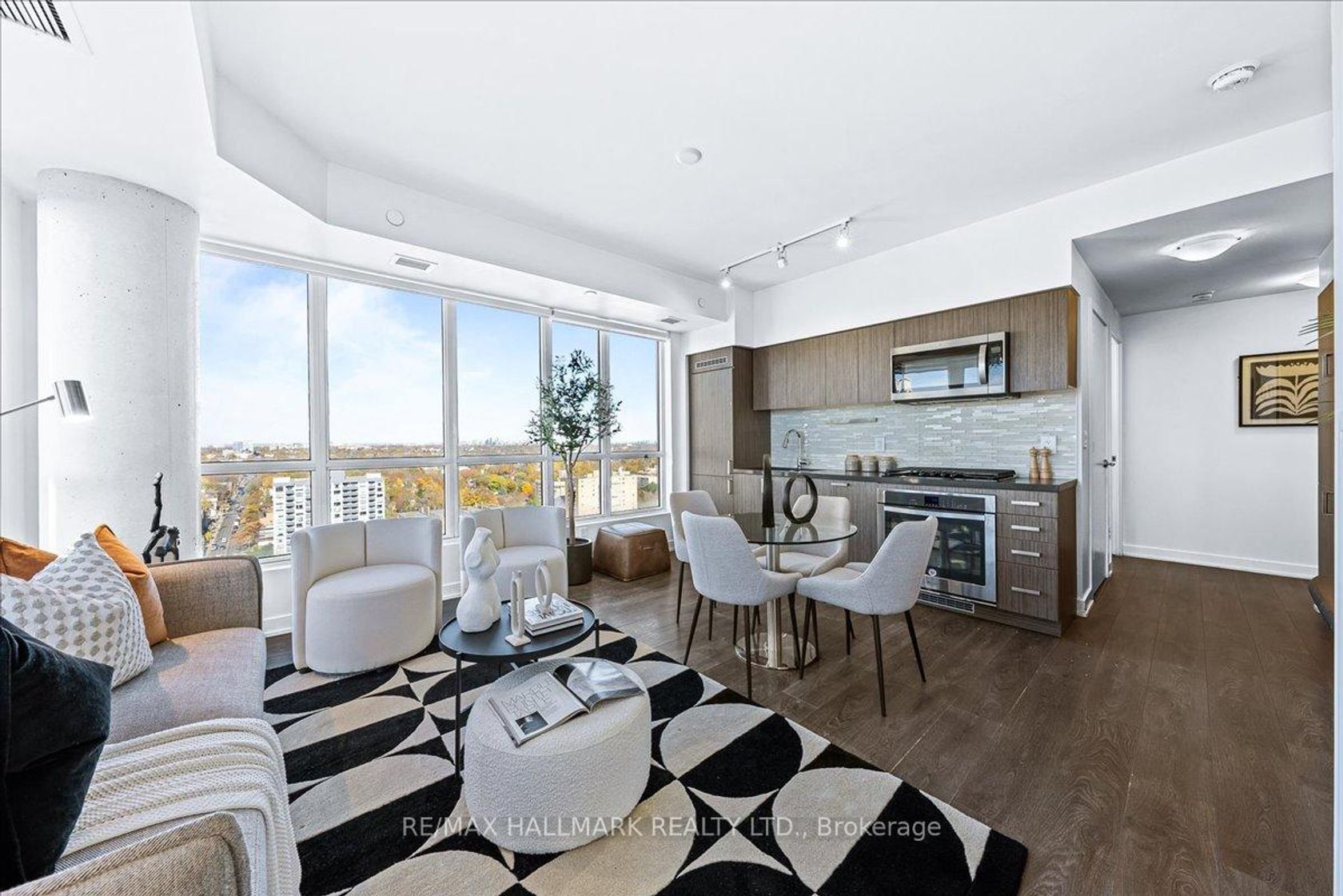 1811 - 501 St Clair Avenue W, Casa Loma, Toronto by Loree Meneguzzi Real Estate 1811 - 501 St Clair Avenue W, Casa Loma, Toronto