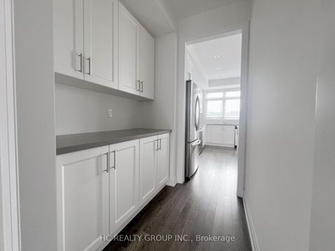 Photo 5 at 142 Moneypenny Place, Beverley Glen, Vaughan