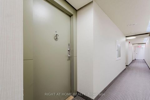 Photo 2 at Ph16 - 20 Glebe Road W, Eglinton, Toronto