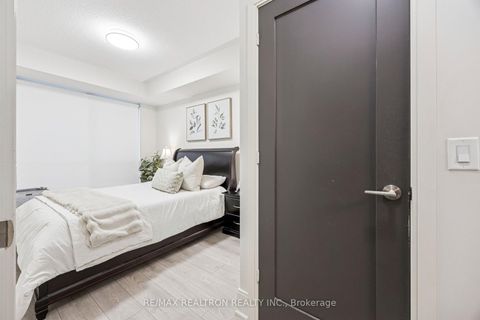 Photo 15 at 1504 - 25 Broadway Avenue, Mount Pleasant West, Toronto