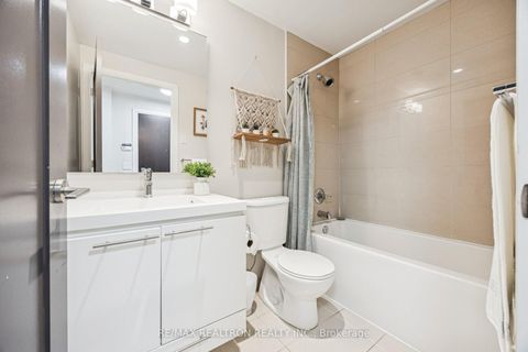 Photo 21 at 1504 - 25 Broadway Avenue, Mount Pleasant West, Toronto