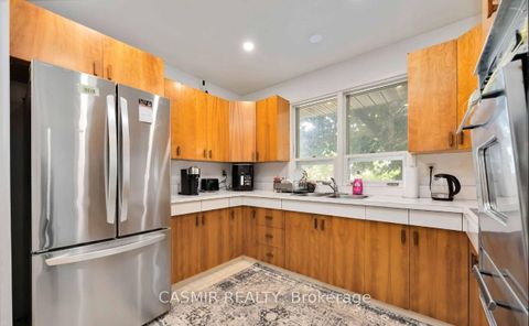 Photo 6 at 31 Orlon Crescent, South Richvale, Richmond Hill