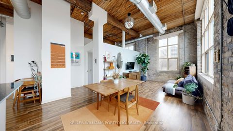 Photo 11 at 401 - 736 Dundas Street E, Regent Park, Toronto