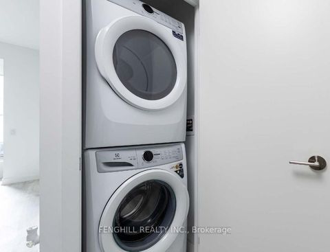 Photo 7 at 517 - 8 Olympic Garden Drive, Newtonbrook East, Toronto