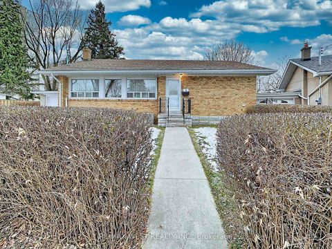 Photo 1 at 4 Kitson Drive, Cliffcrest, Toronto