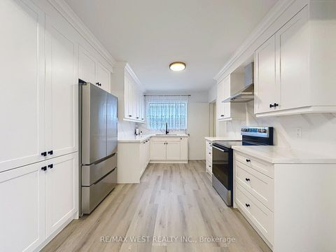 Photo 4 at 4 Kitson Drive, Cliffcrest, Toronto