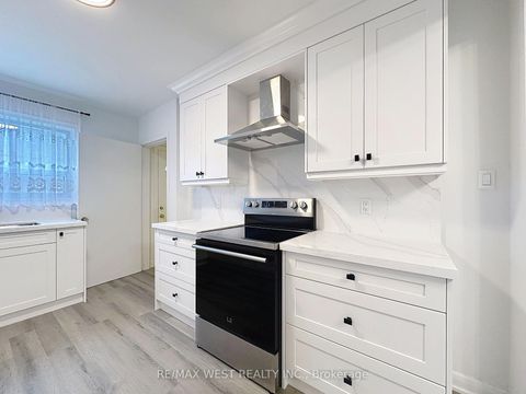 Photo 6 at 4 Kitson Drive, Cliffcrest, Toronto